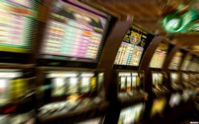 tikitaka Slots Feature များ — Free Spin နှင့် Wild Symbol